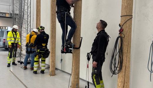 Installasjon_AlanMaltez_stolpekurs